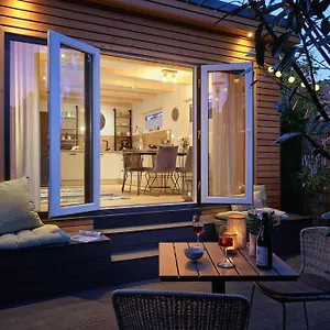 In - Tinyhouse Apartment
